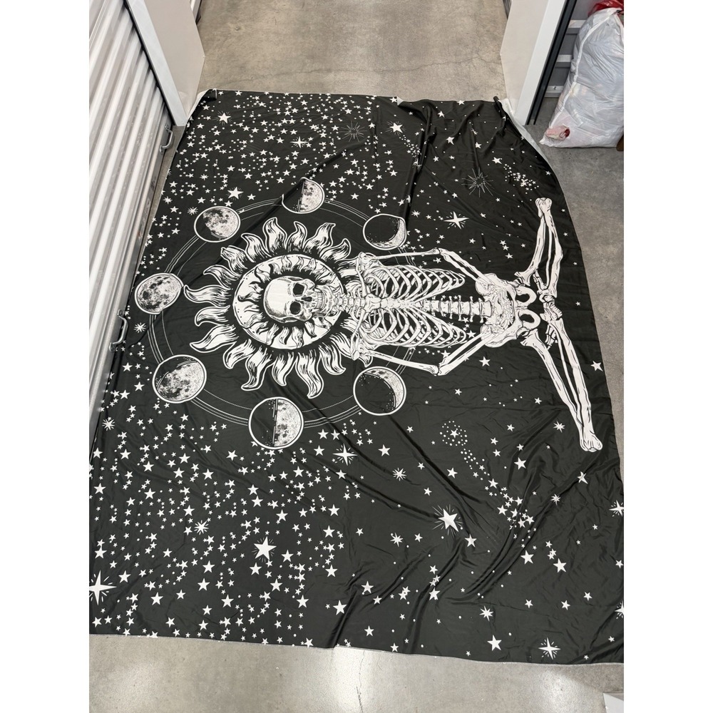 Unbranded black‎ white skull moon stars tapestry 94x73